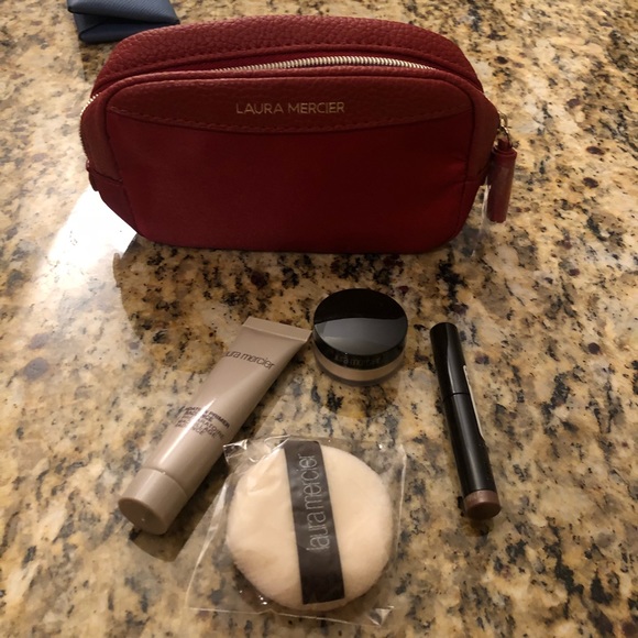 New UNUSED Laura Mercier Travel Set - Picture 2 of 3